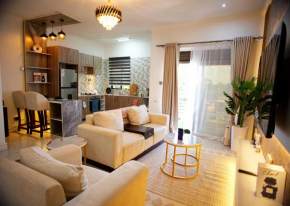 Home2Suite by Veronica Buziga, Munyonyo- Luxury with Netflix, Wi-Fi, & Free Parking